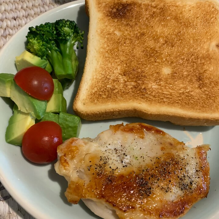 鶏むね肉のソテー朝食